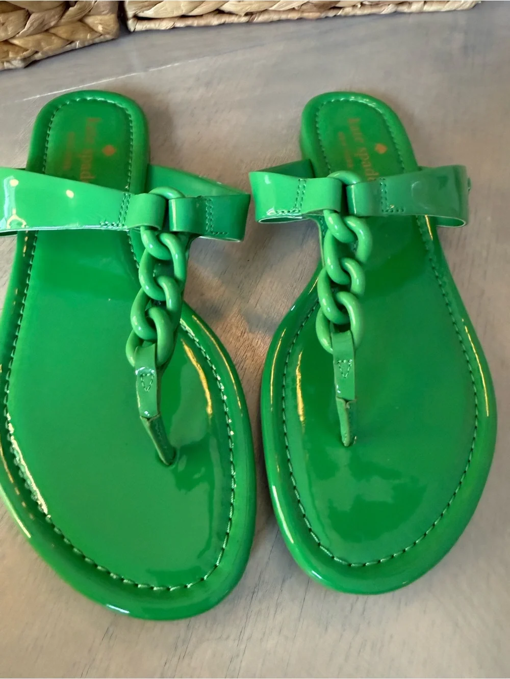 kate spade glossy green chain-detail thong sandals